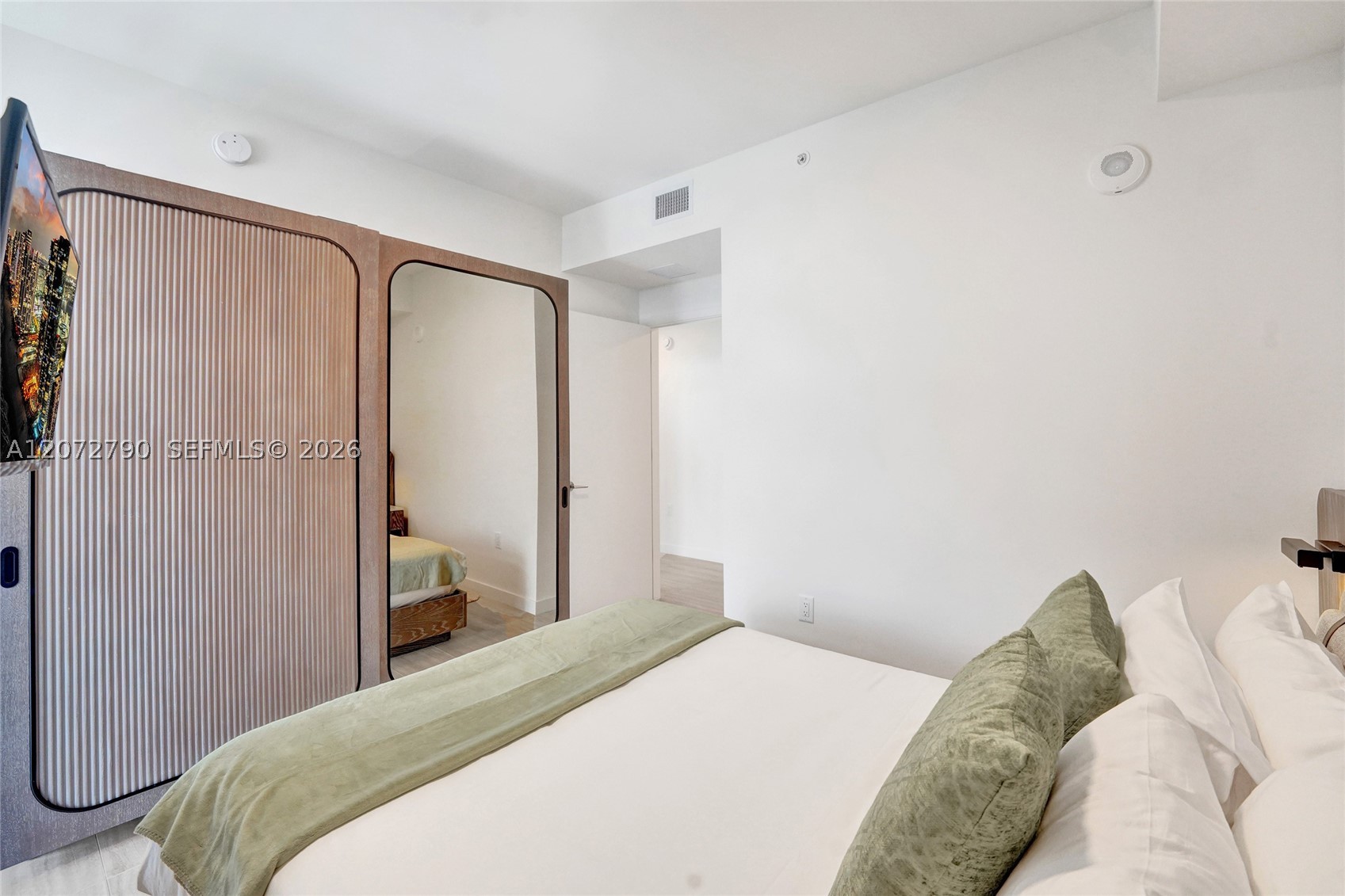 580 72nd St #1012 Miami Beach, FL 33141
