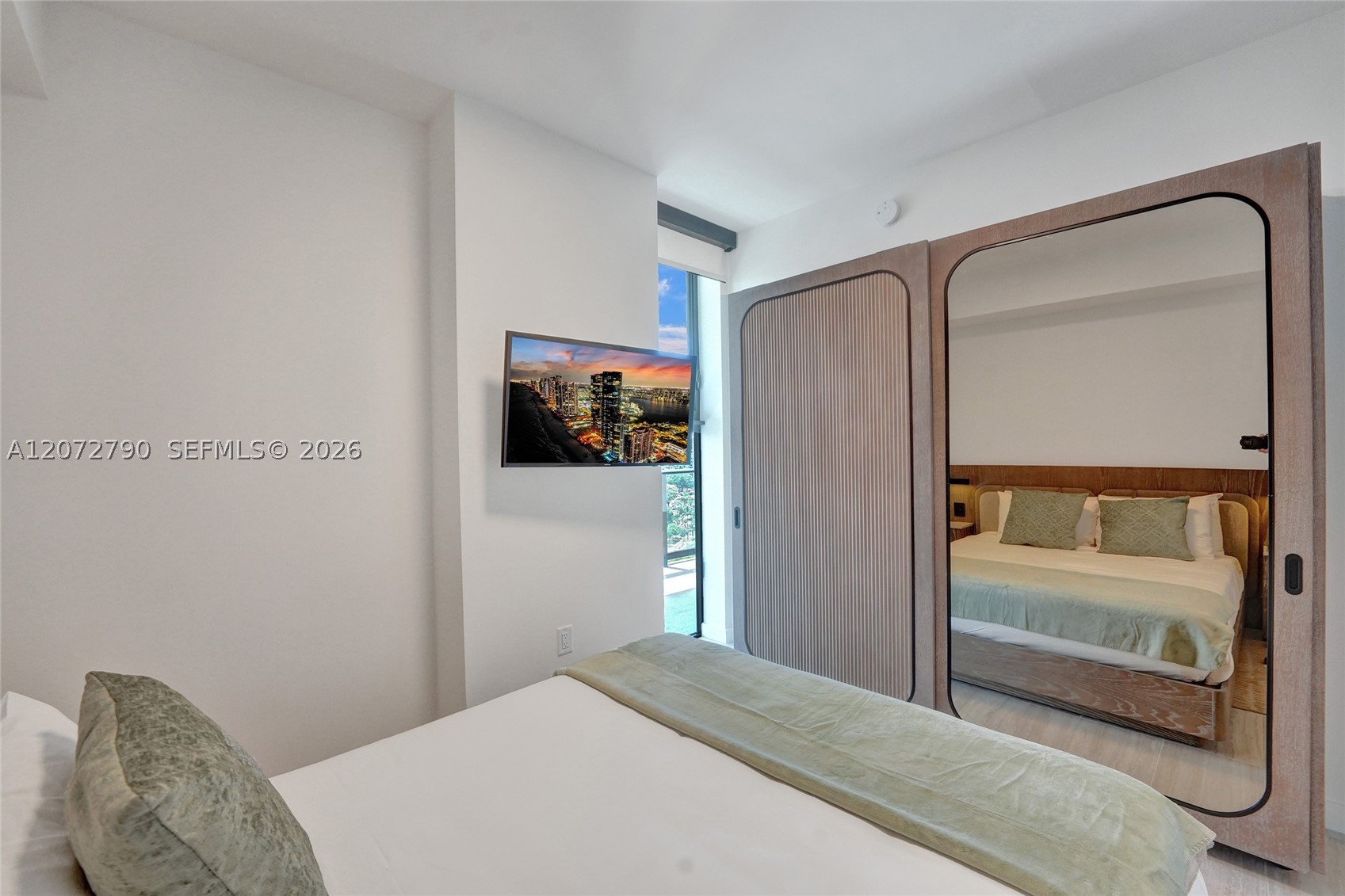 580 72nd St #1012 Miami Beach, FL 33141