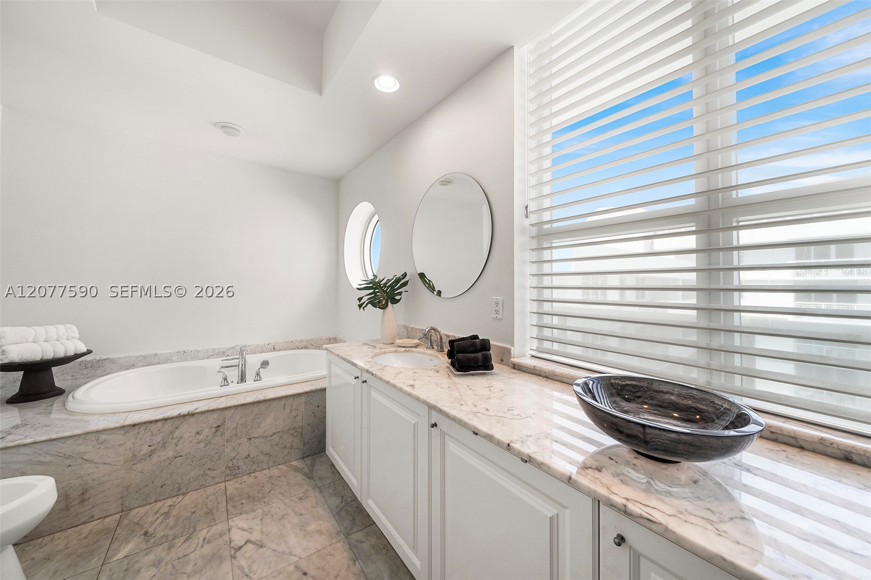 5801 Collins Ave #PH1600 Miami Beach, FL 33140