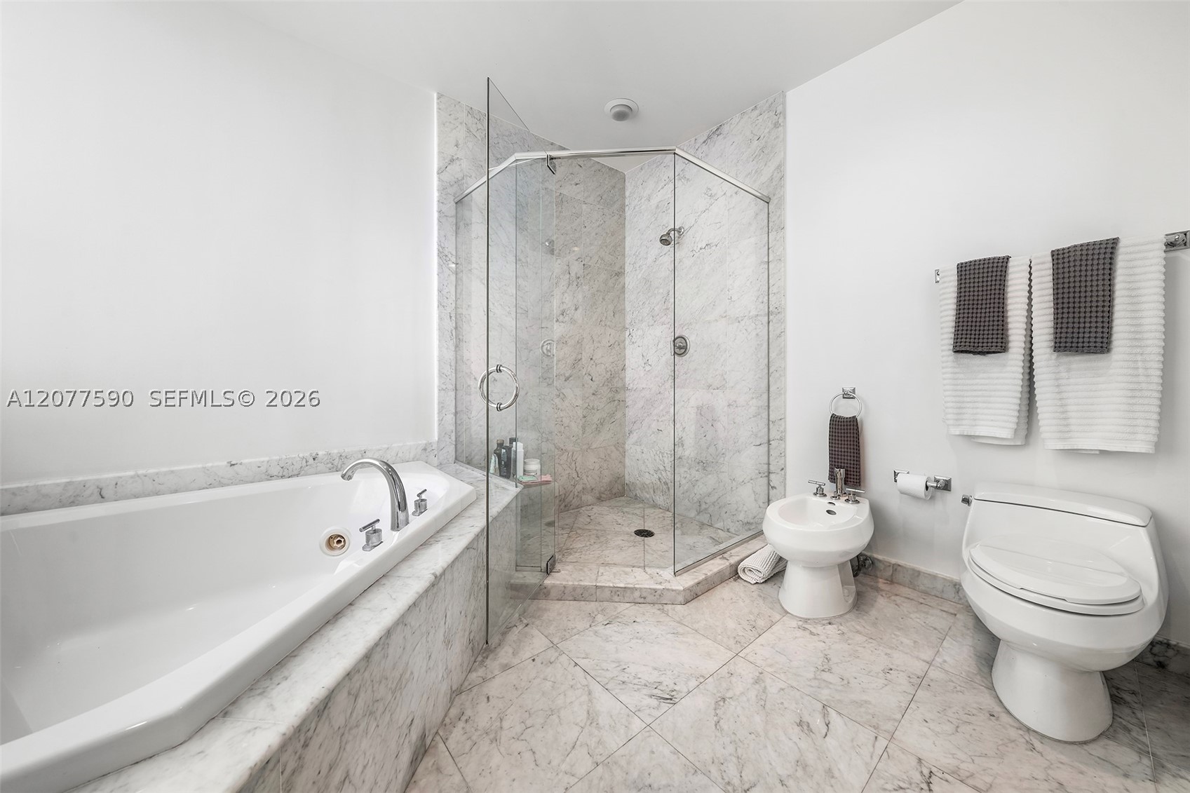 5801 Collins Ave #PH1600 Miami Beach, FL 33140
