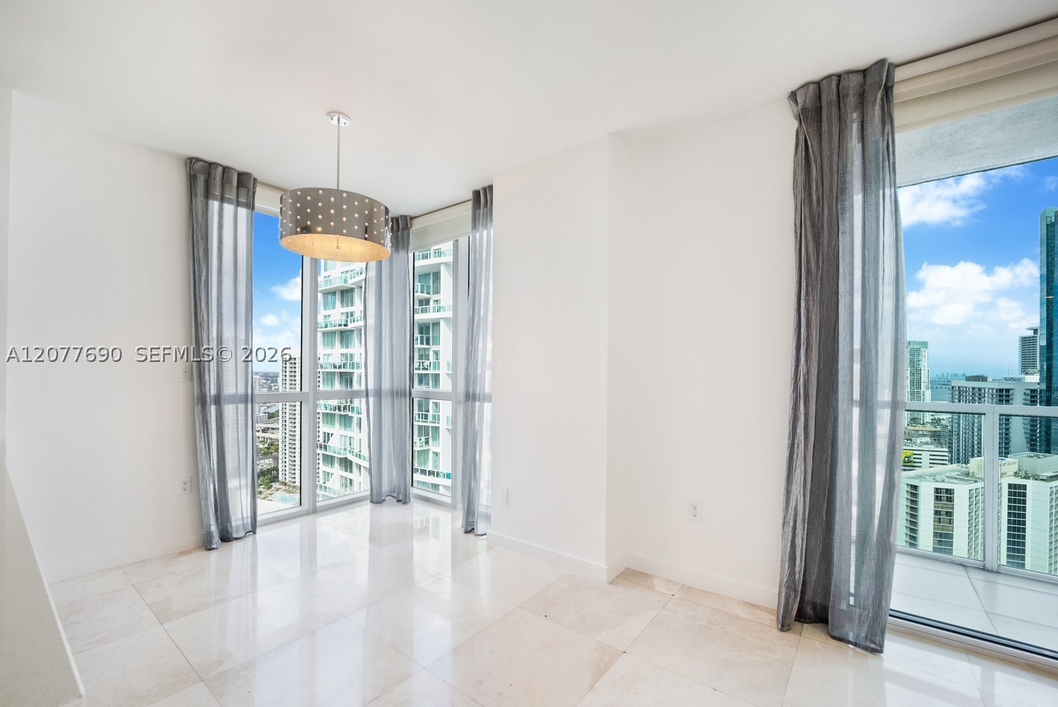 image 500 Brickell West12