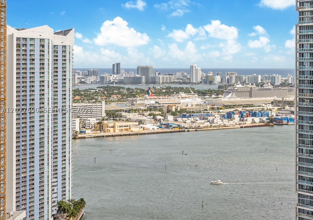 image 500 Brickell West15