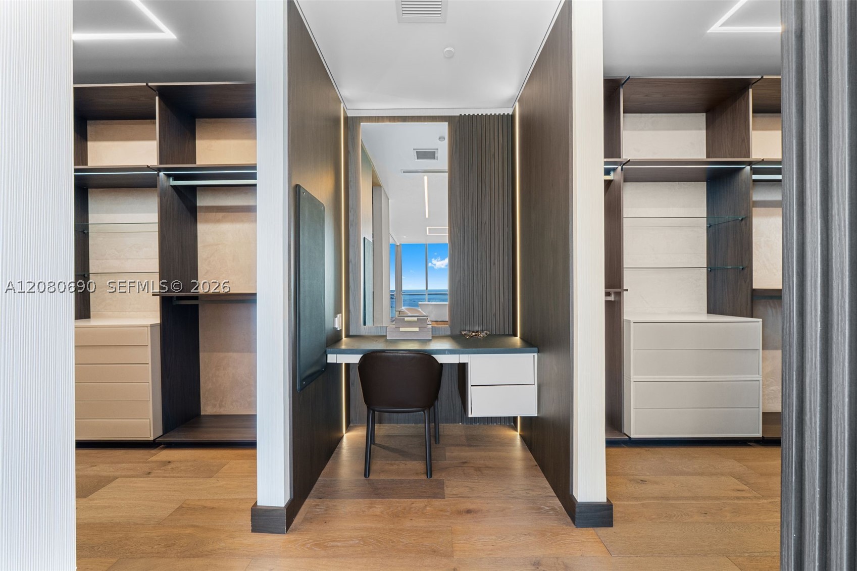 1300 Brickell Bay Dr #PH4400 Miami, FL 33131