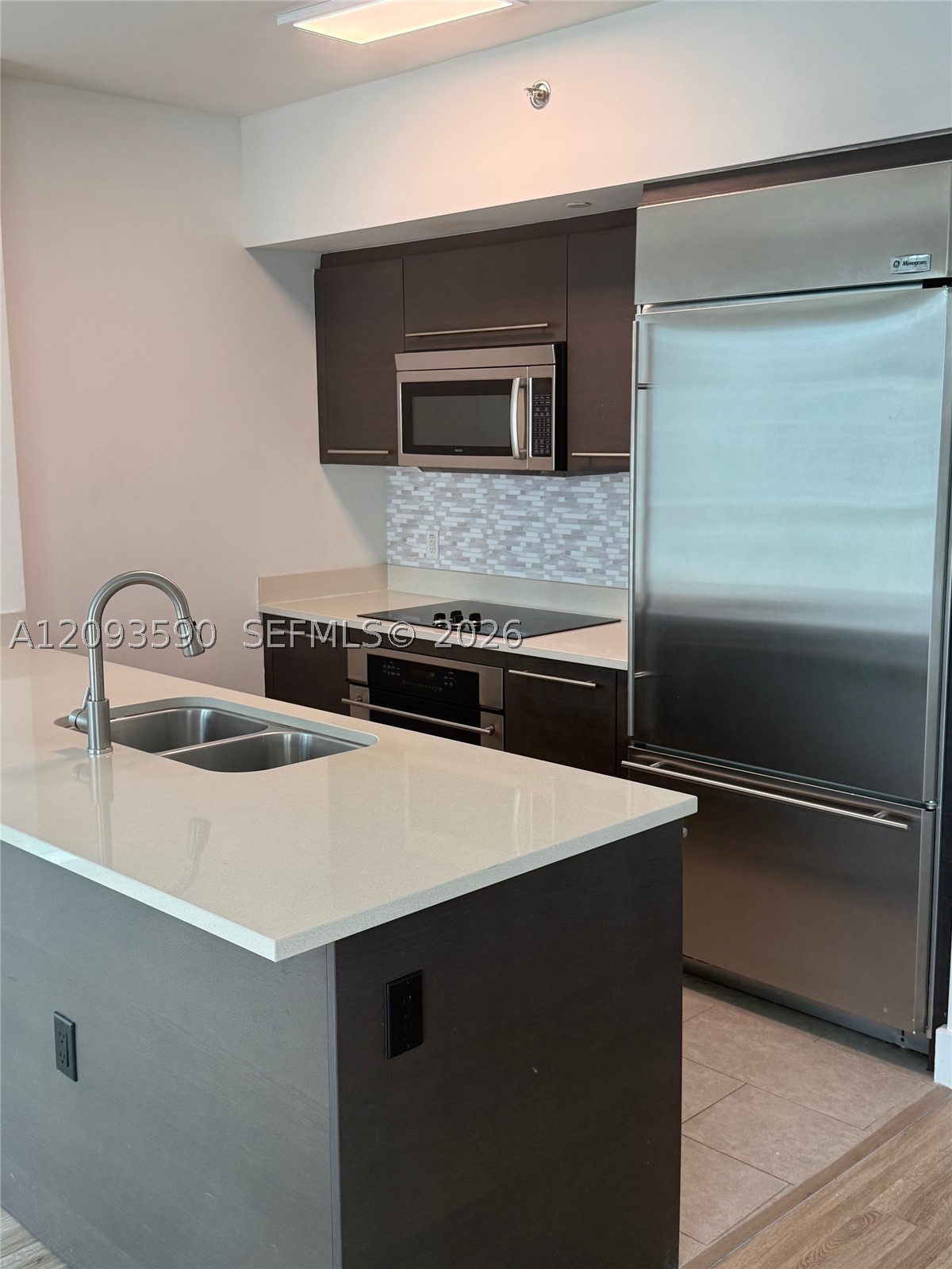 image 500 Brickell West7