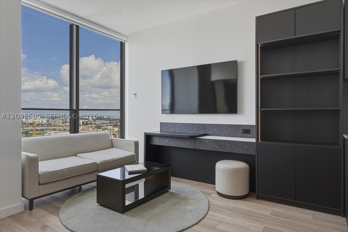 image E11EVEN Hotel & Residences9
