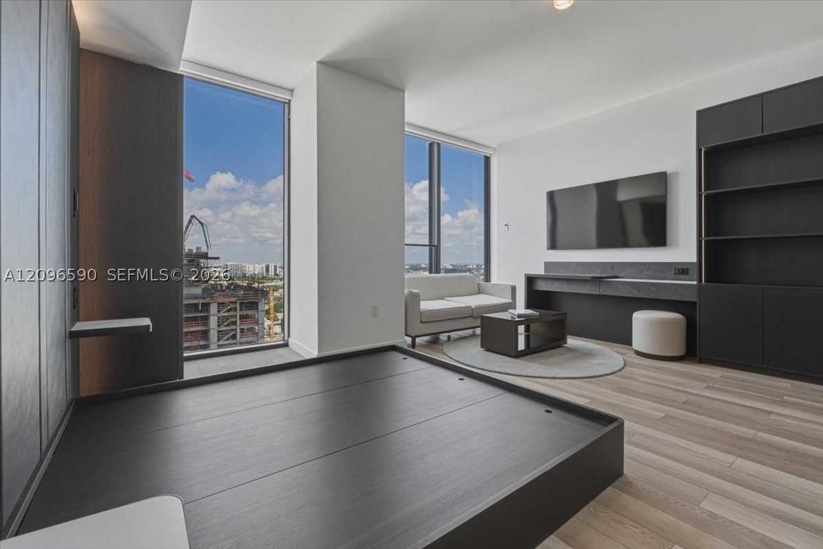 image E11EVEN Hotel & Residences12