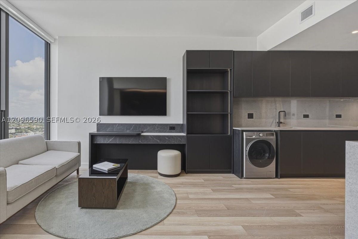 image E11EVEN Hotel & Residences13