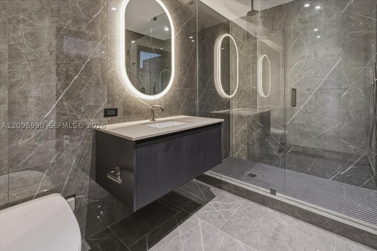 image E11EVEN Hotel & Residences3