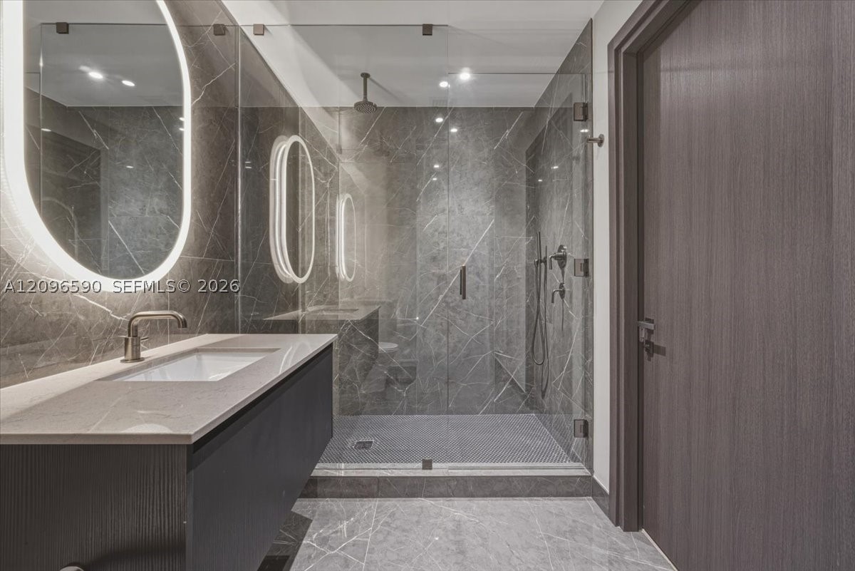 image E11EVEN Hotel & Residences4