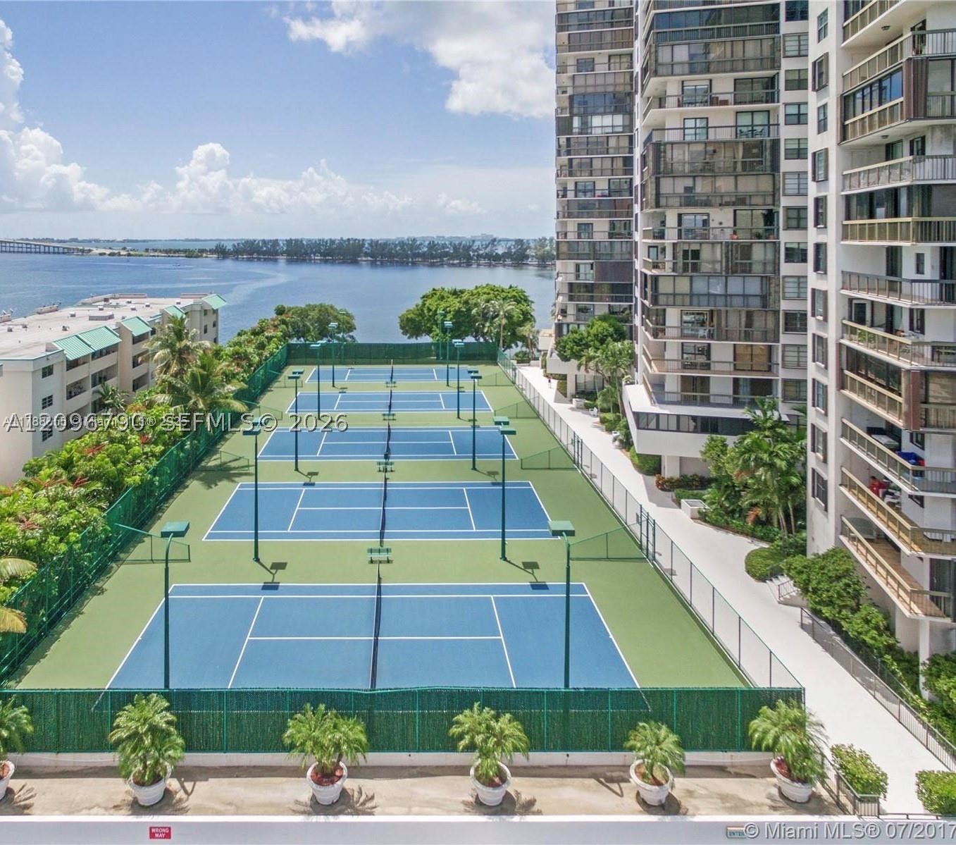 image Brickell Bay Club23