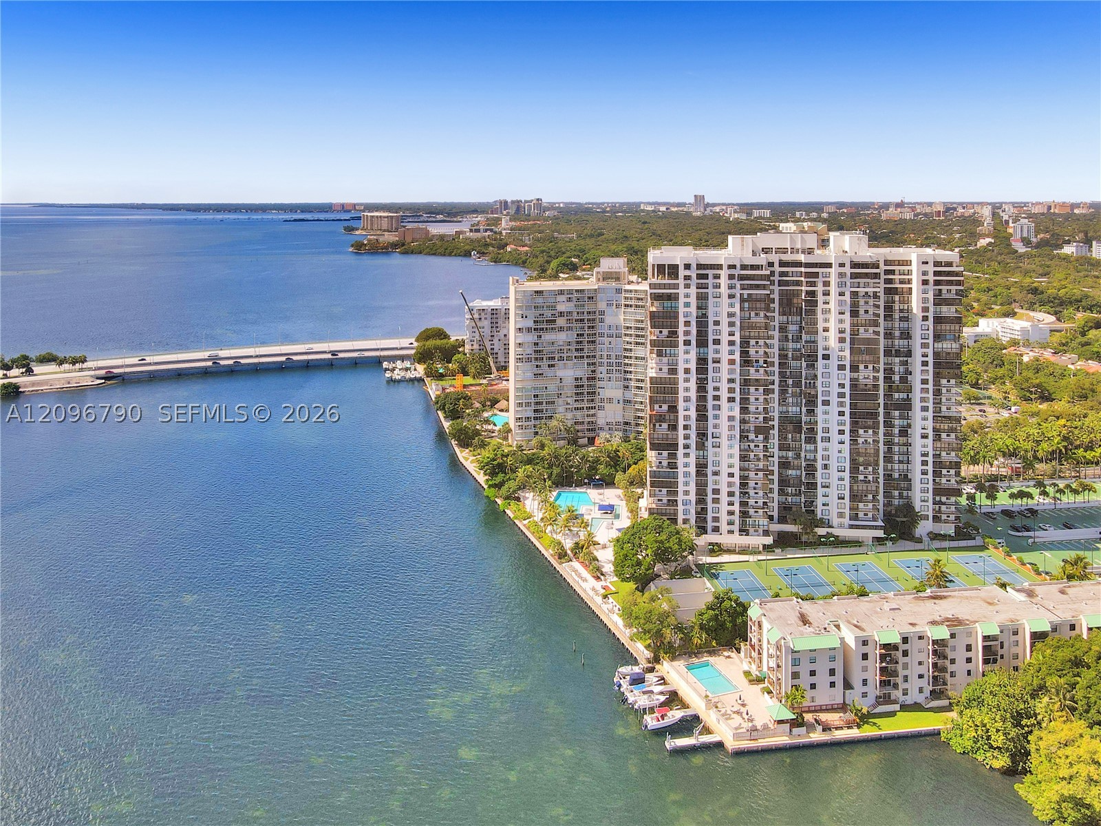 image Brickell Bay Club30
