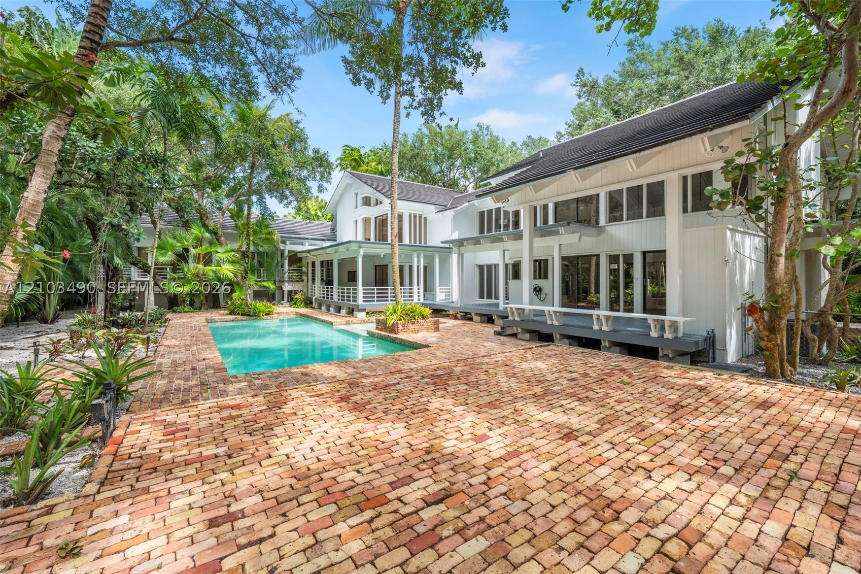 5600 Oakwood Ln Coral Gables, FL 33156