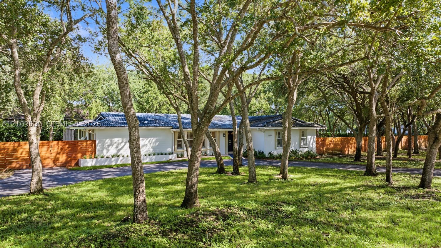 7715 SW 122nd St Pinecrest, FL 33156