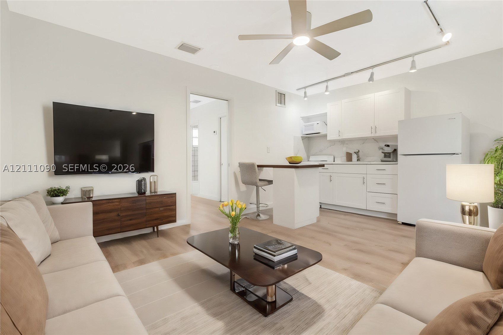 345 Michigan Ave #11