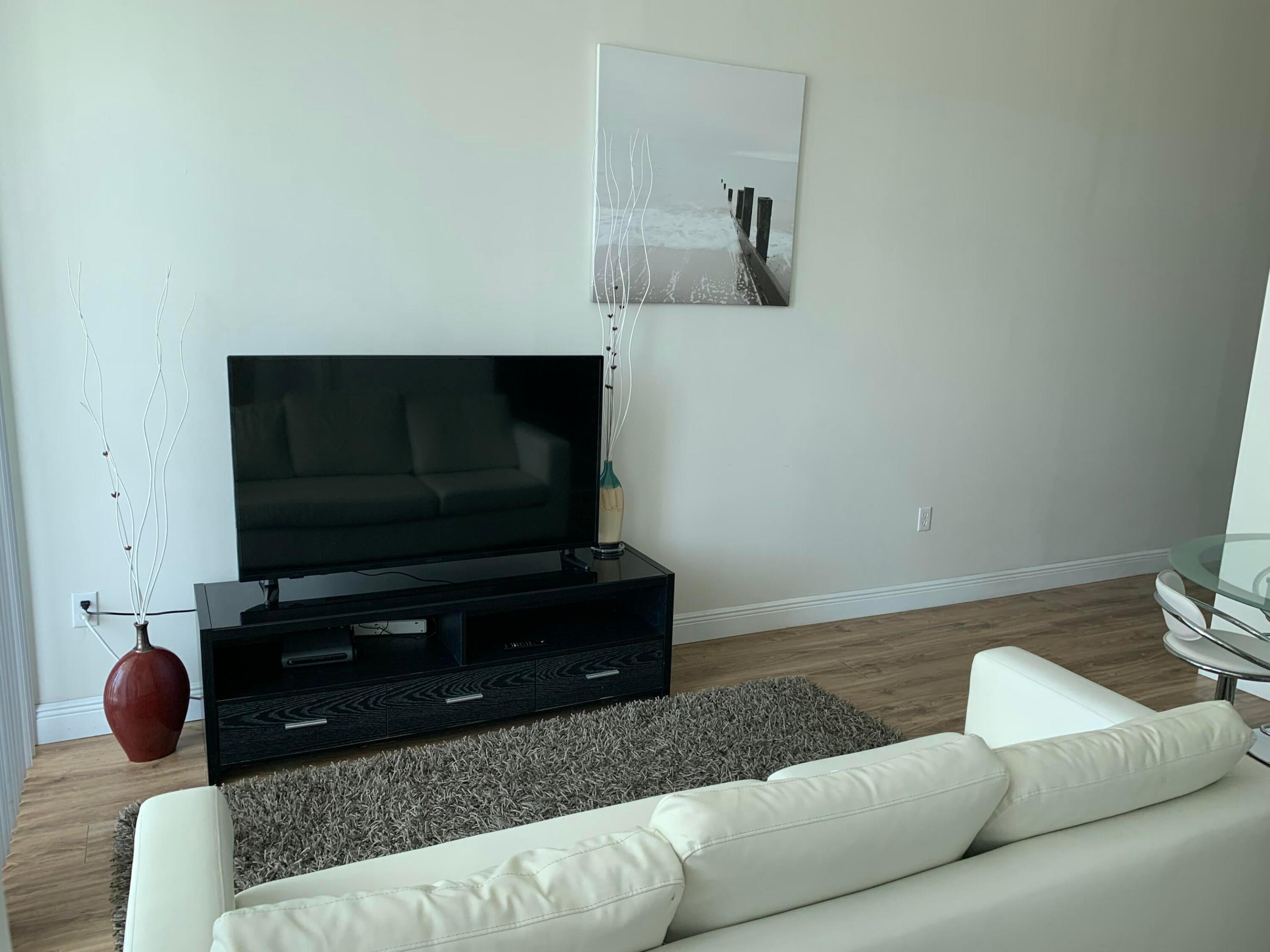 2200 NE 4th #805 Miami, FL 33137