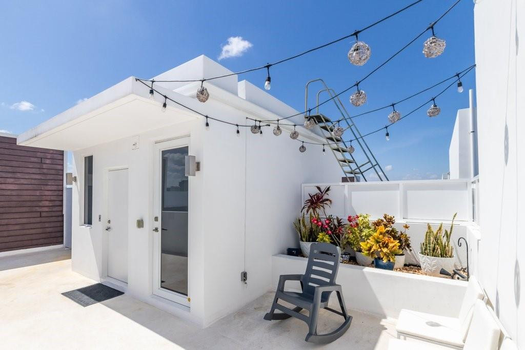 700 NE 14th #208 Fort Lauderdale, FL 33304