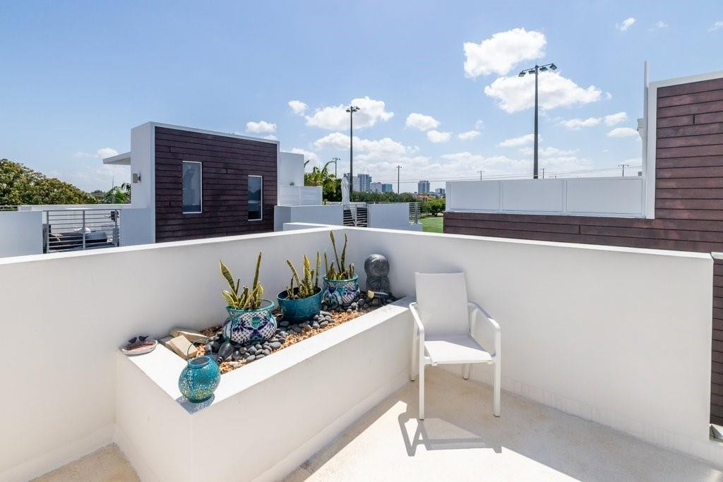700 NE 14th #208 Fort Lauderdale, FL 33304