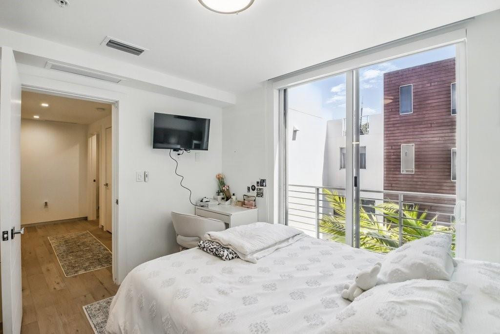 700 NE 14th #208 Fort Lauderdale, FL 33304