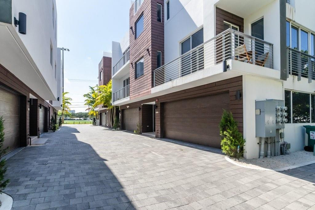 700 NE 14th #208 Fort Lauderdale, FL 33304