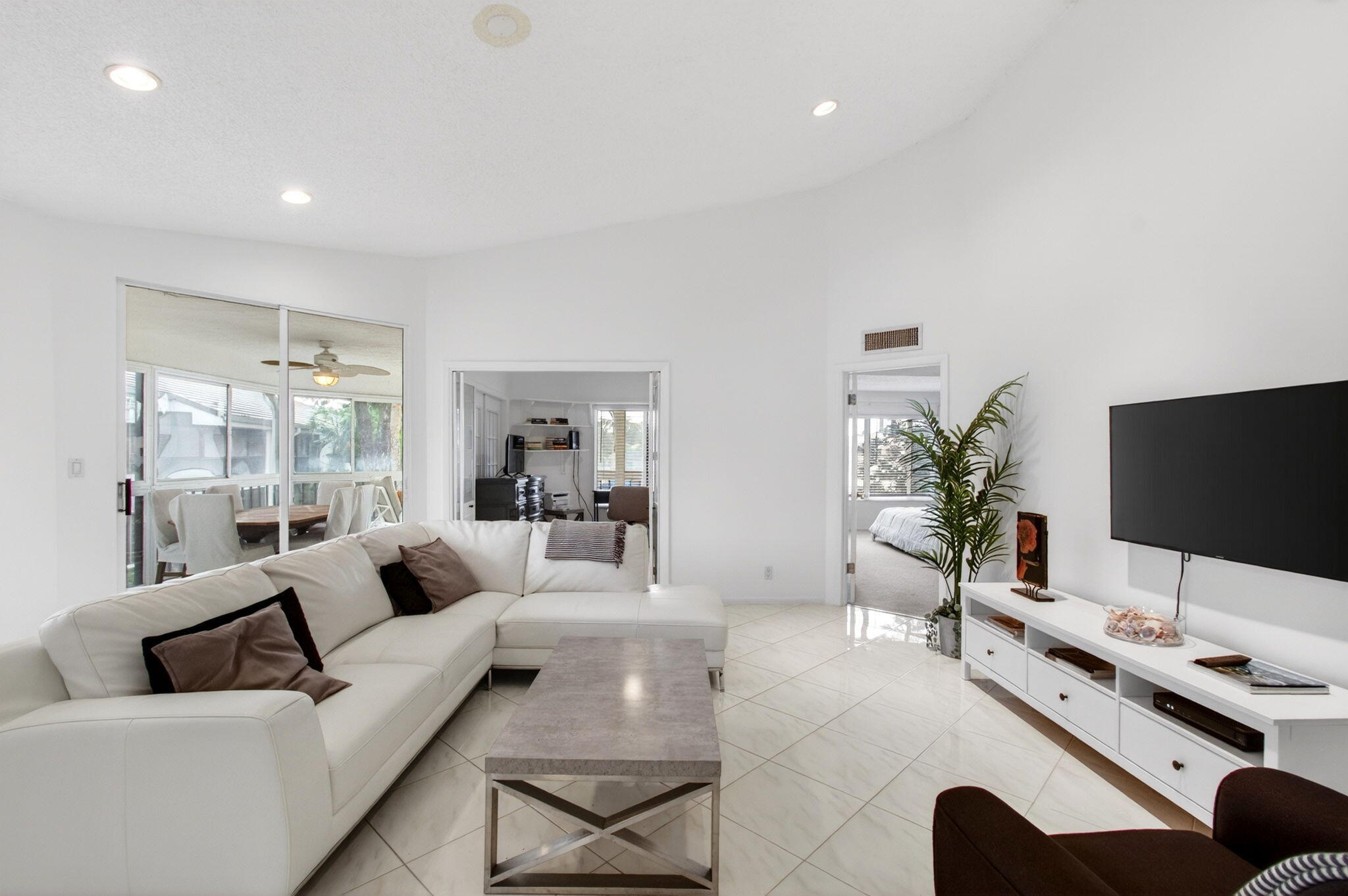 7485 Glendevon #1105