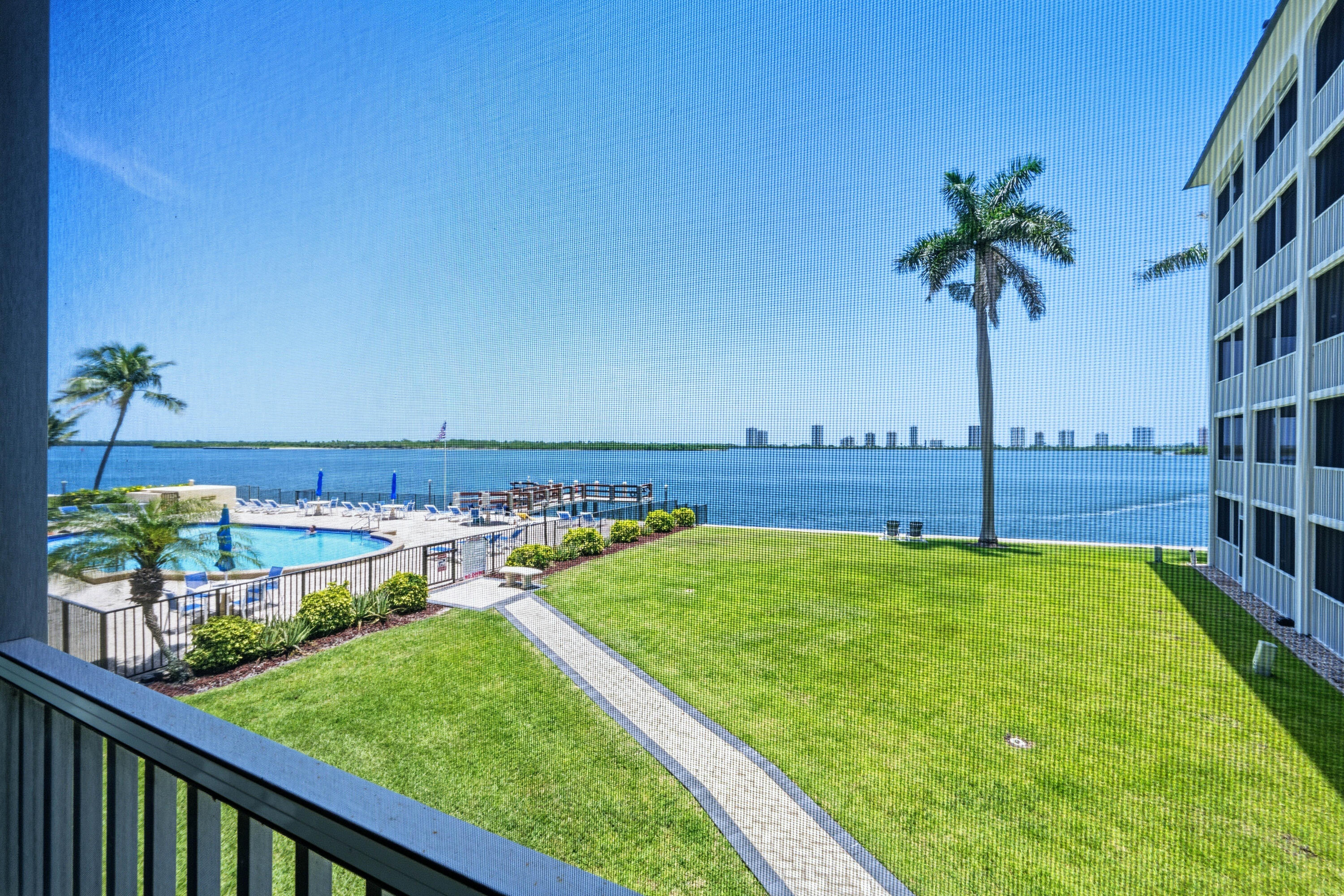 100 Paradise Harbour #203
