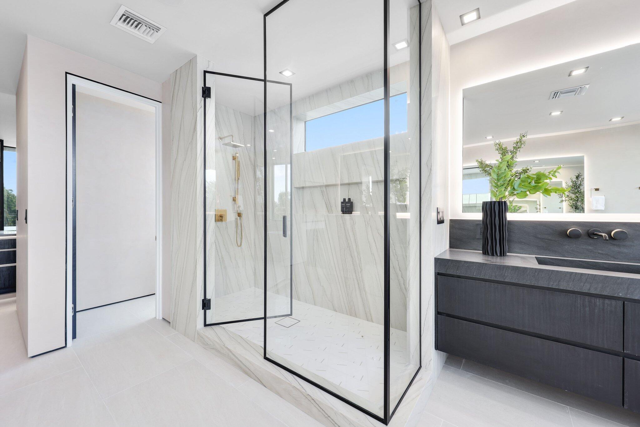 2825 NE 27th St Fort Lauderdale, FL 33306