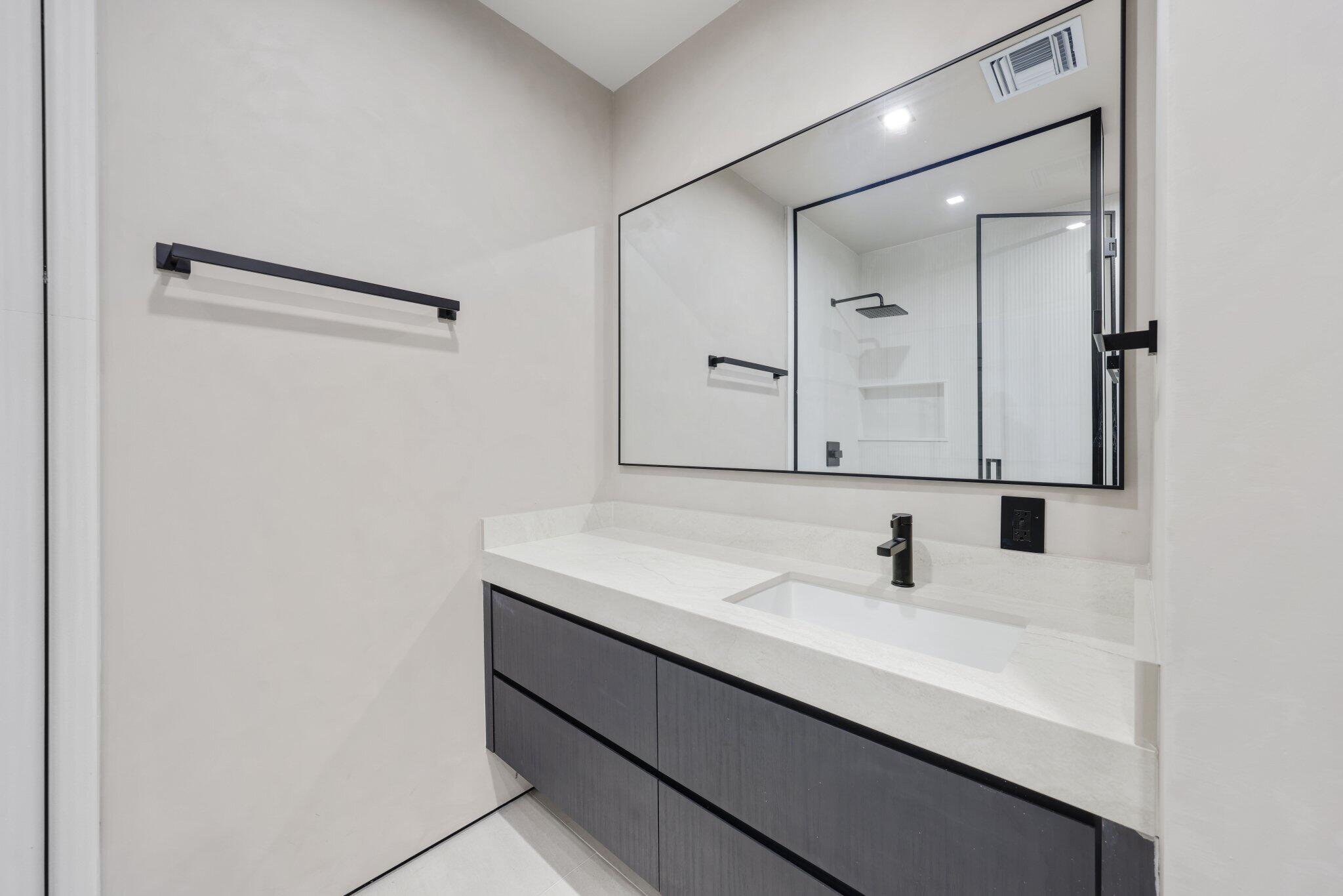2825 NE 27th St Fort Lauderdale, FL 33306