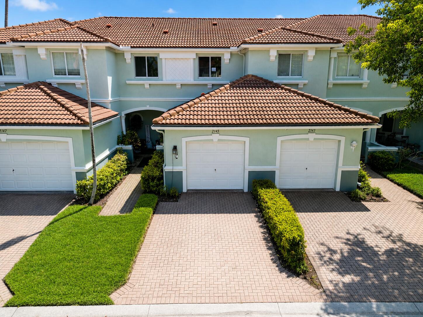 2145 Oakmont Dr