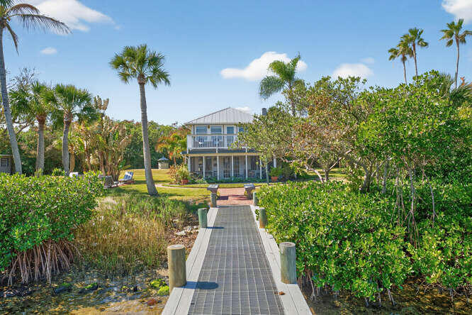 1935 Quay Dock Rd Vero Beach, FL 32967