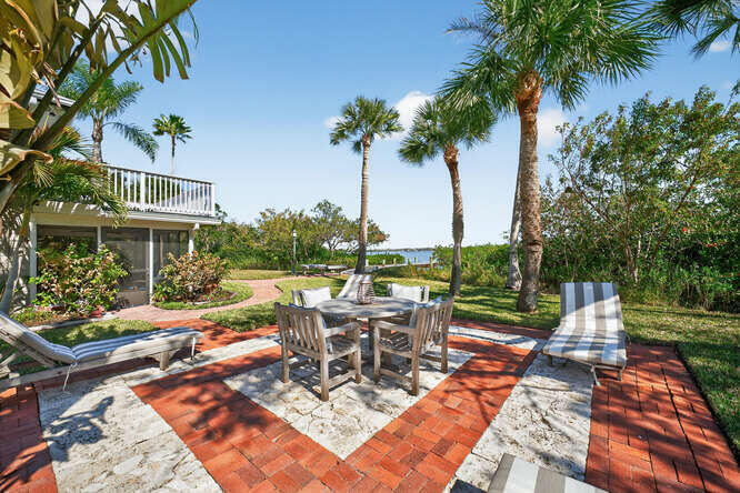 1935 Quay Dock Rd Vero Beach, FL 32967