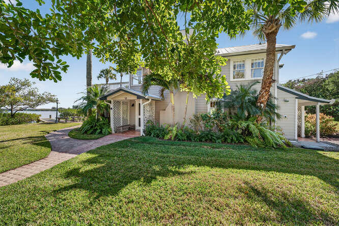 1935 Quay Dock Rd Vero Beach, FL 32967