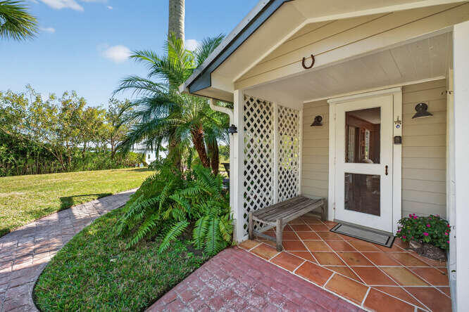 1935 Quay Dock Rd Vero Beach, FL 32967