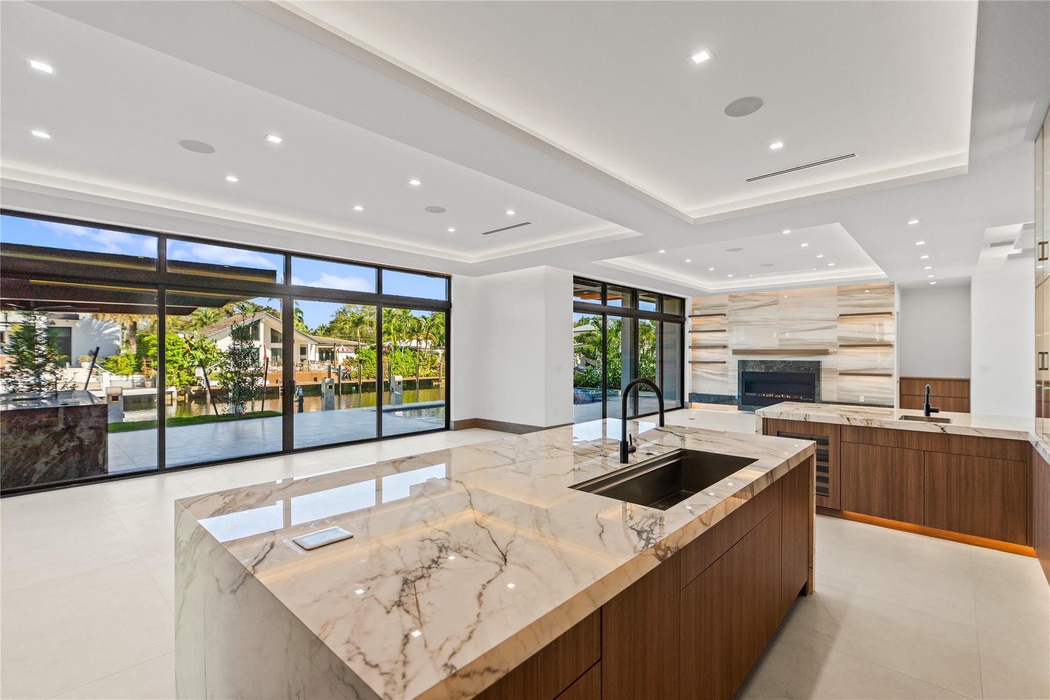 2441 NE 48th Ct Lighthouse Point, FL 33064