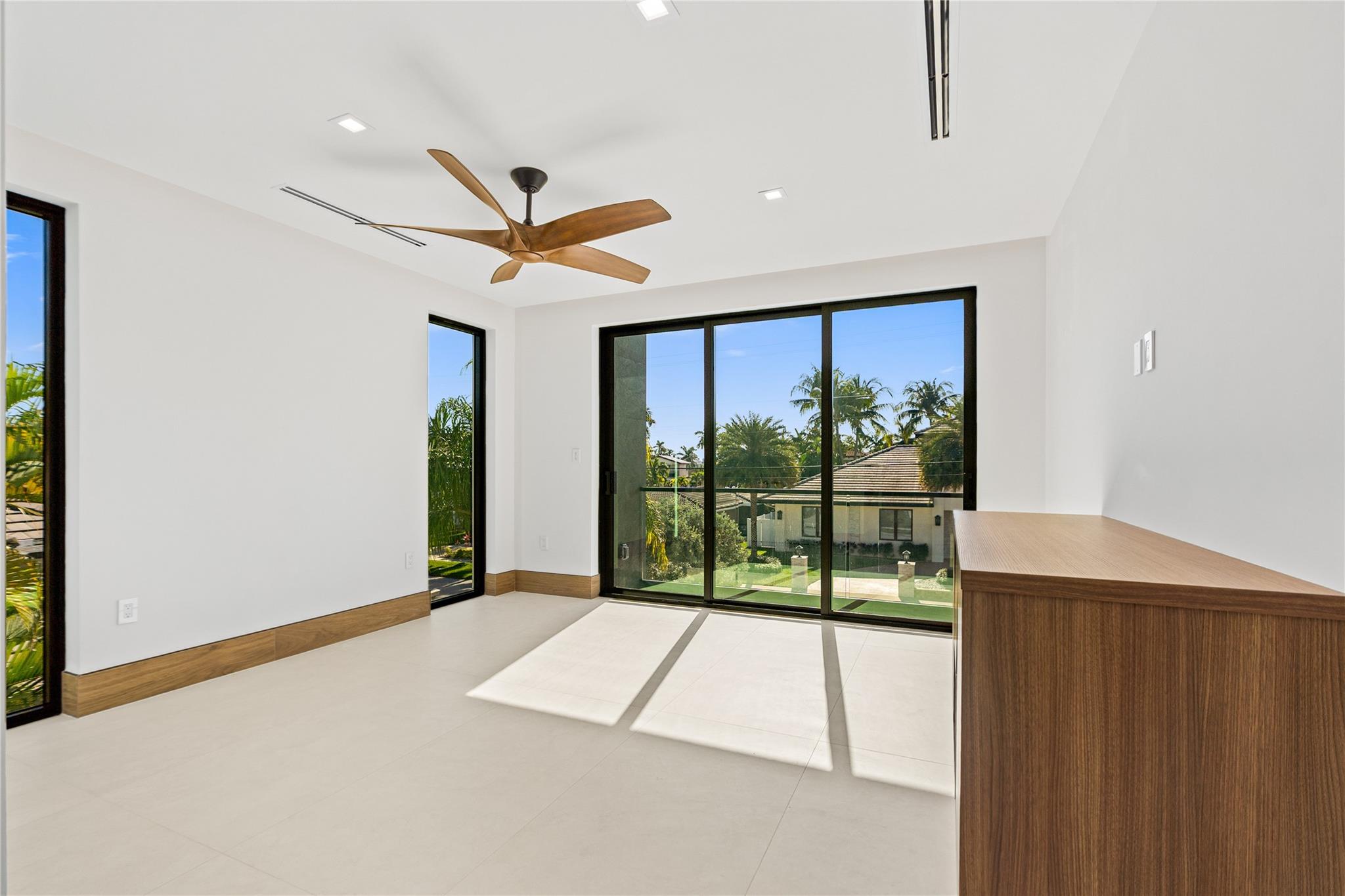 2441 NE 48th Ct Lighthouse Point, FL 33064