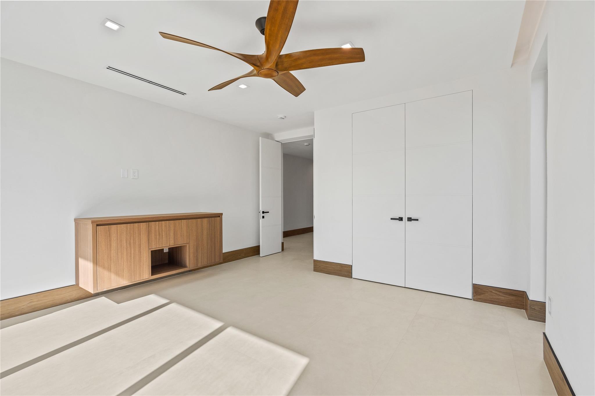 2441 NE 48th Ct Lighthouse Point, FL 33064