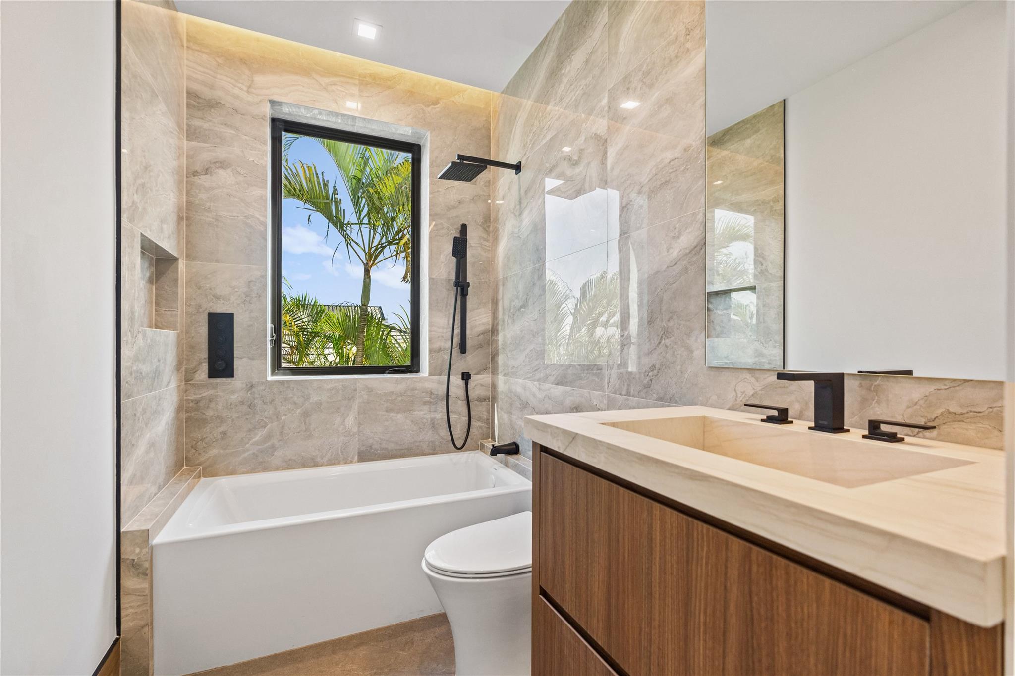 2441 NE 48th Ct Lighthouse Point, FL 33064