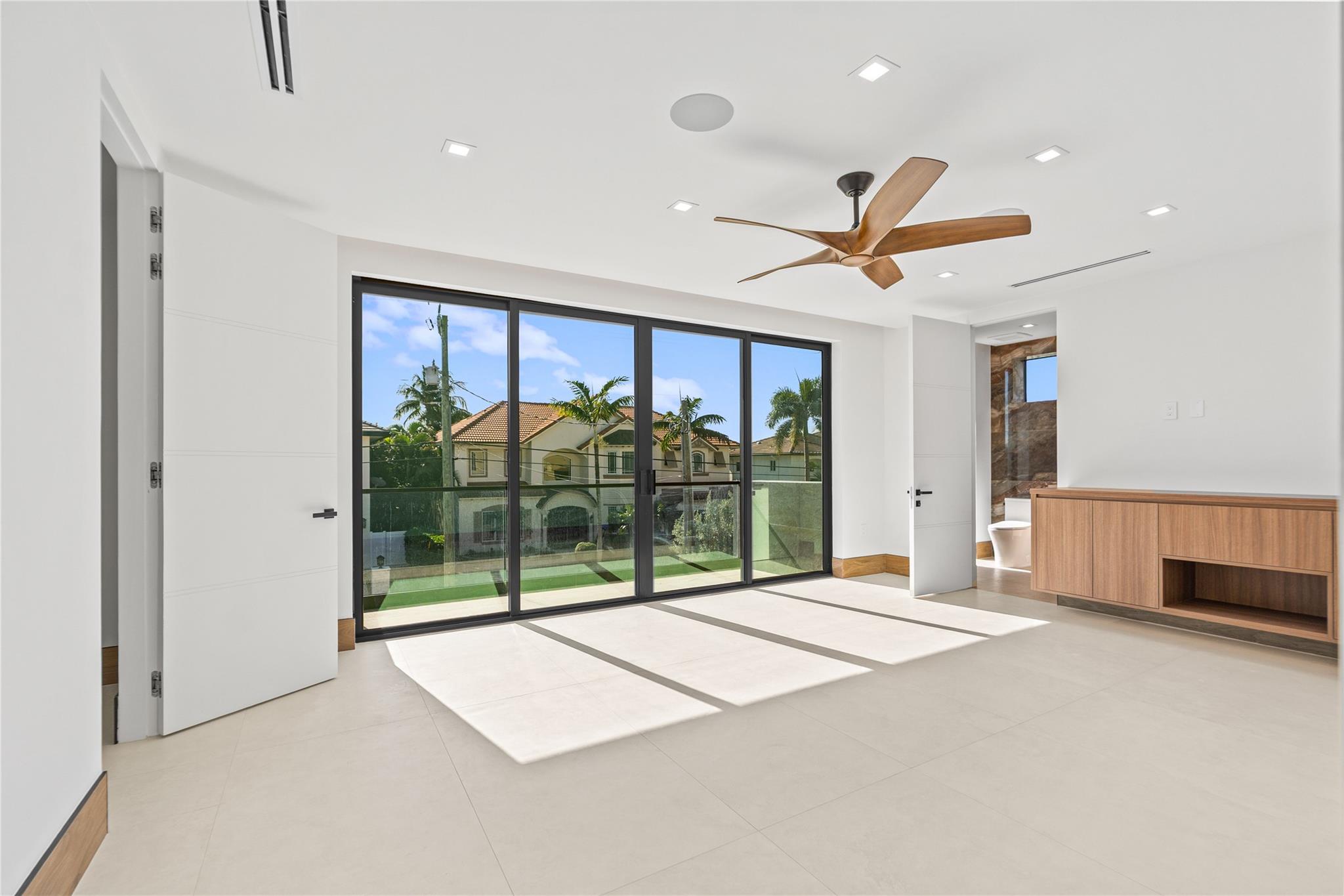 2441 NE 48th Ct Lighthouse Point, FL 33064