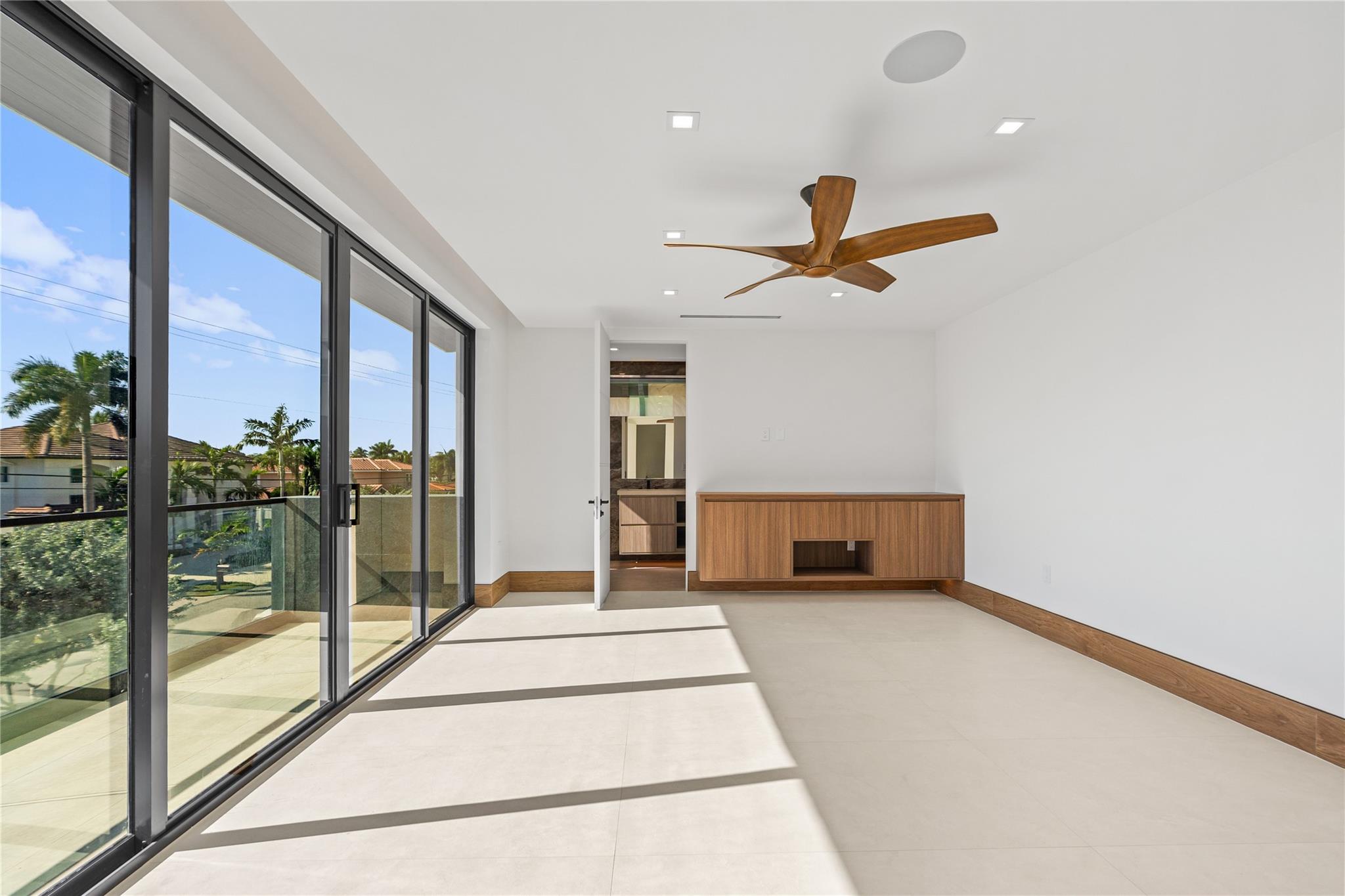 2441 NE 48th Ct Lighthouse Point, FL 33064