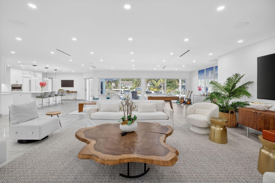 41 S Compass Fort Lauderdale, FL 33308