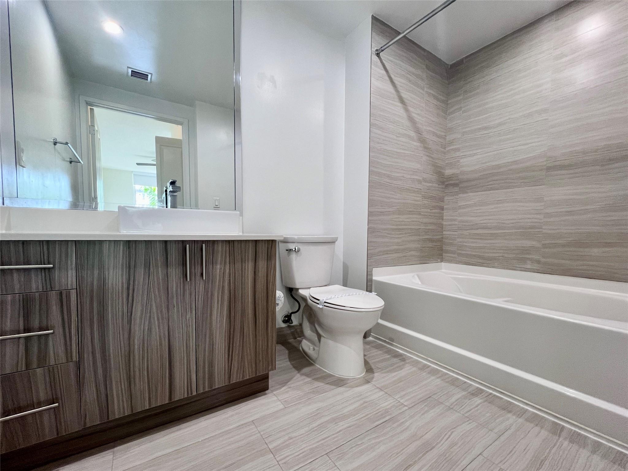 601 NE 39th St #205 Miami, FL 33137