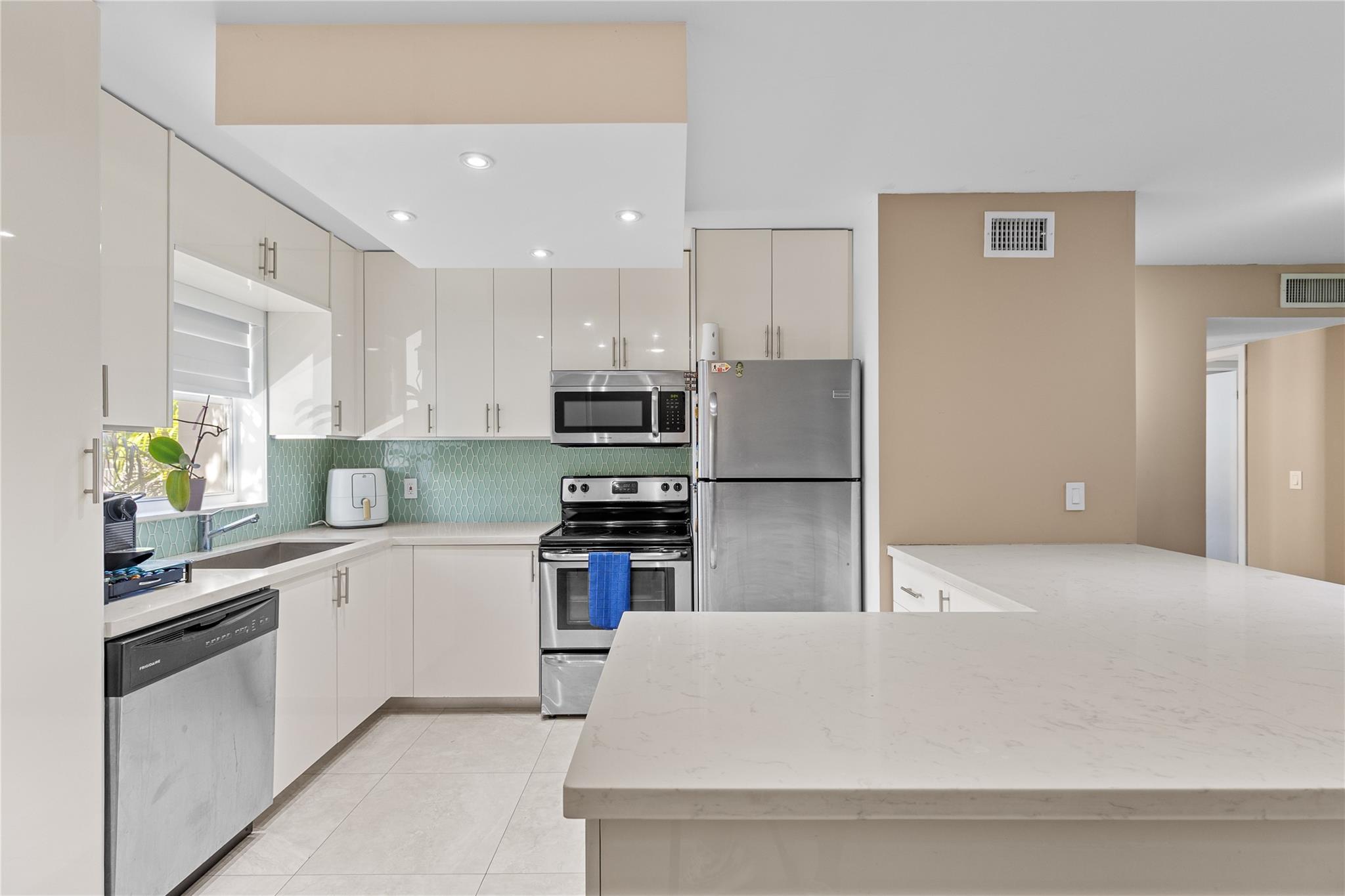 8511 Old Country Mnr #408