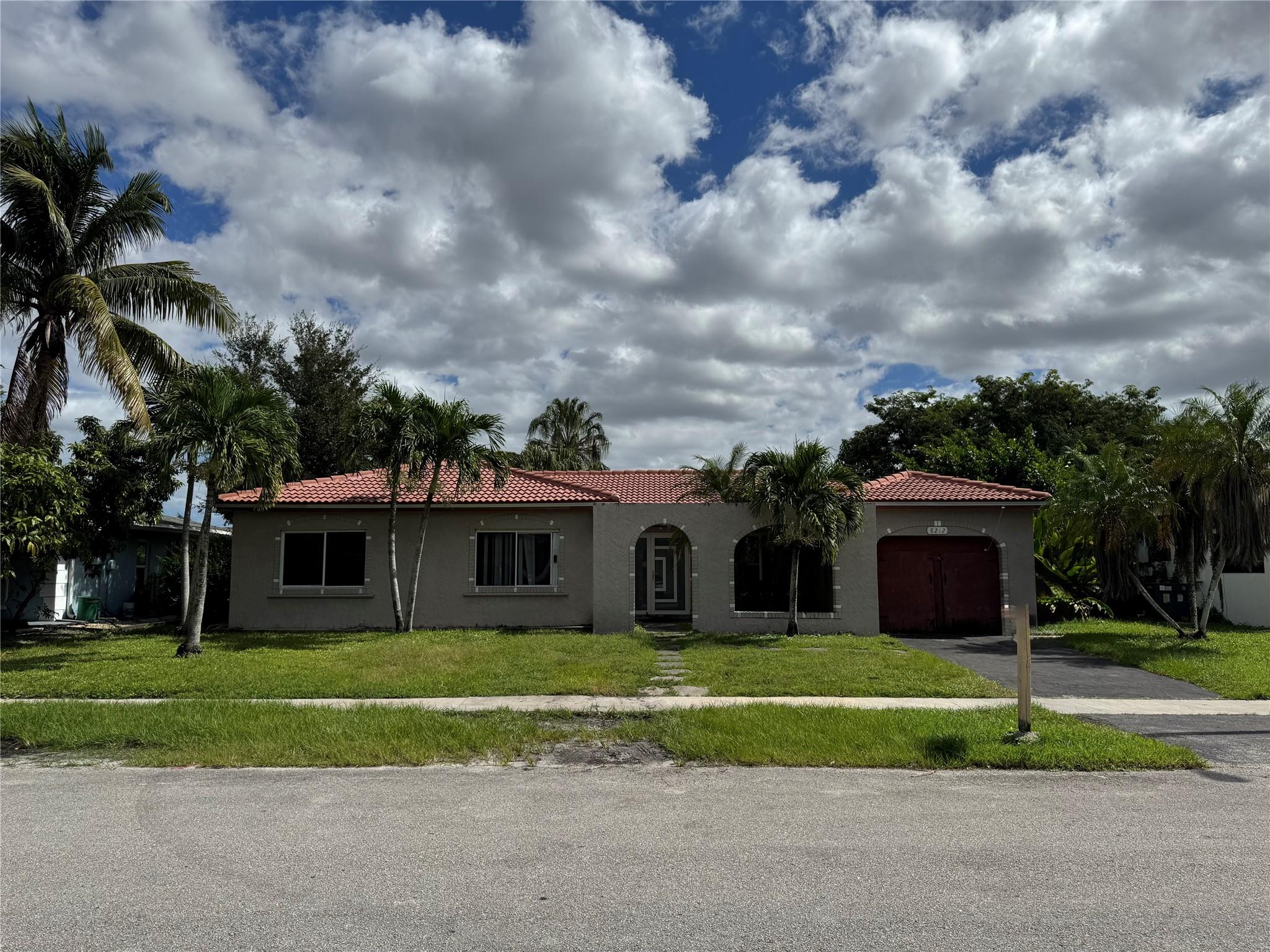 8212 NW 74th Ter Tamarac, FL 33321