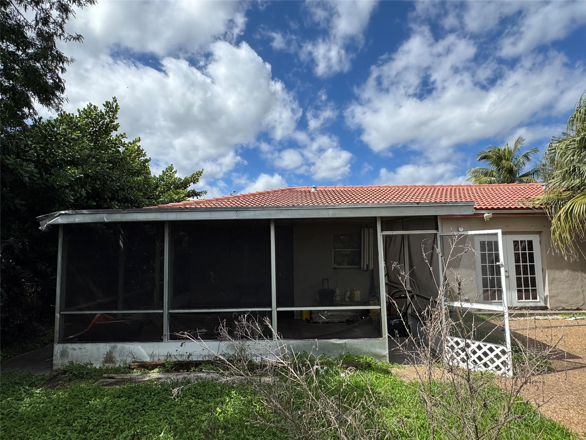 8212 NW 74th Ter Tamarac, FL 33321