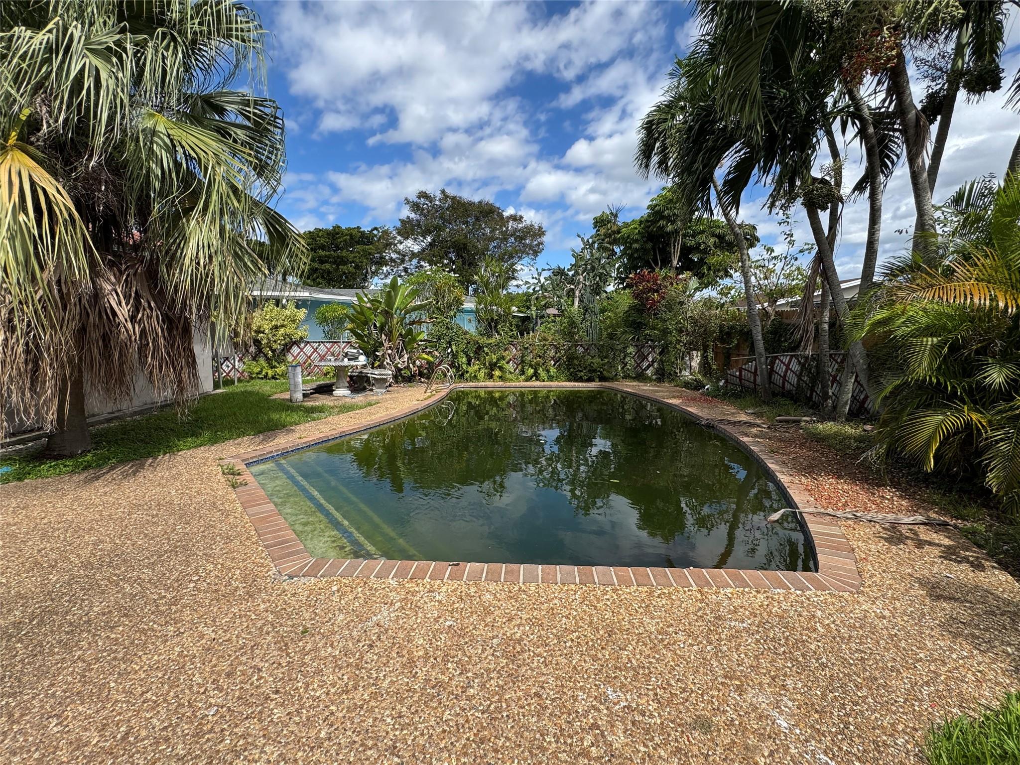 8212 NW 74th Ter Tamarac, FL 33321