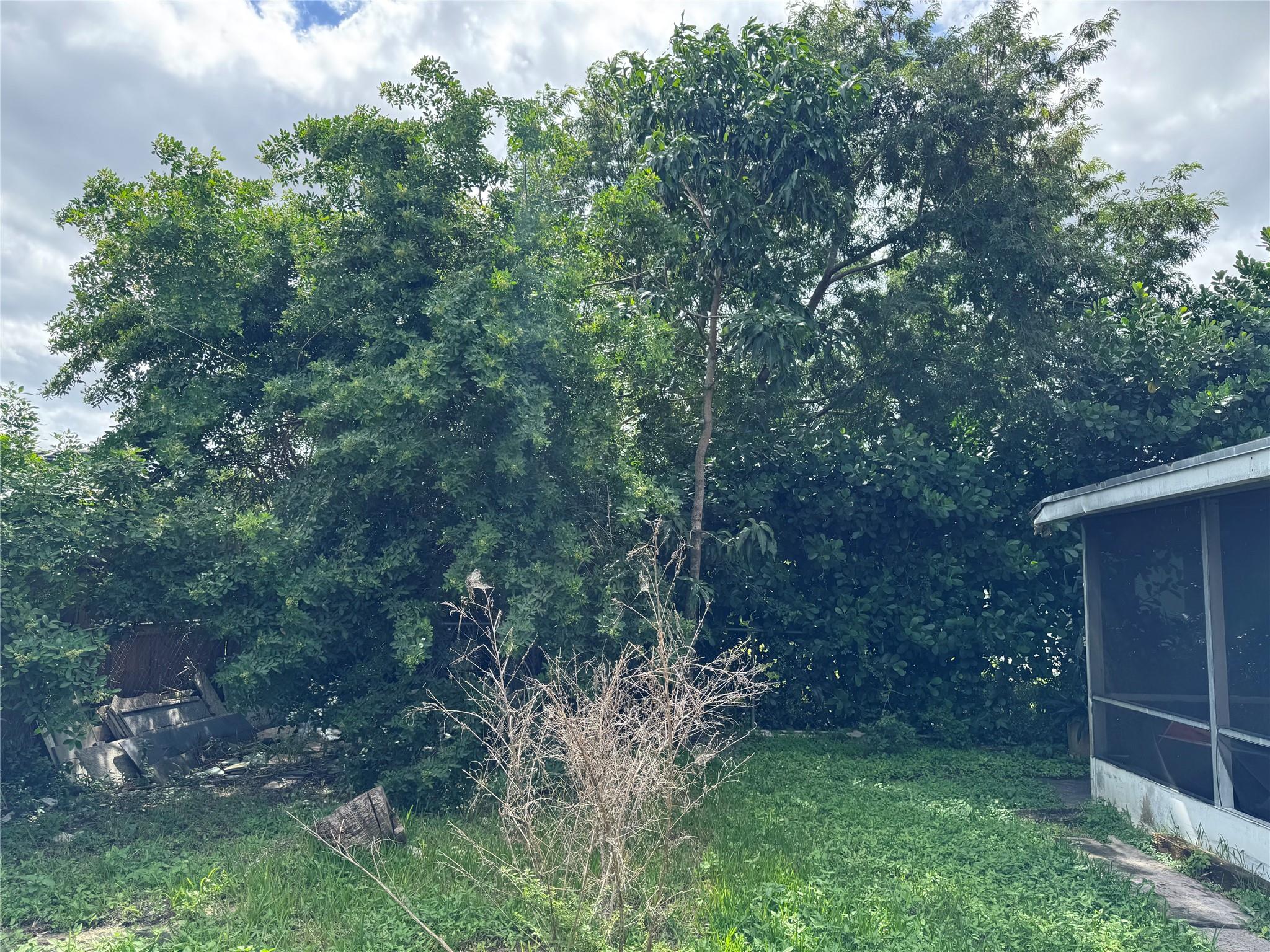 8212 NW 74th Ter Tamarac, FL 33321