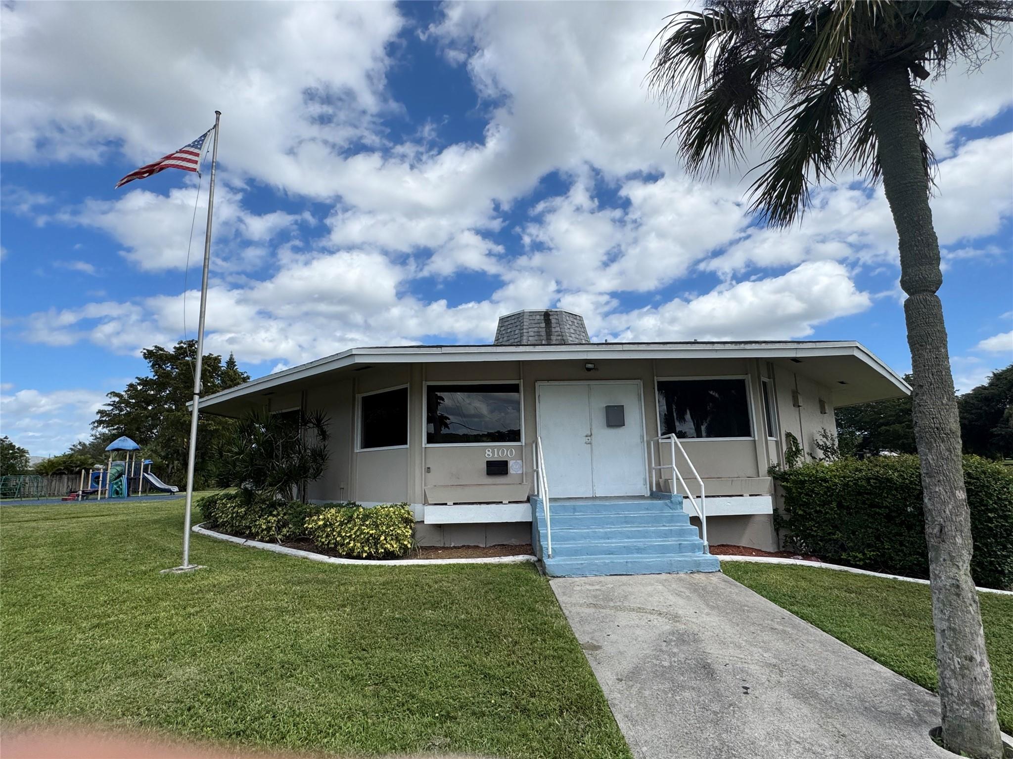 8212 NW 74th Ter Tamarac, FL 33321