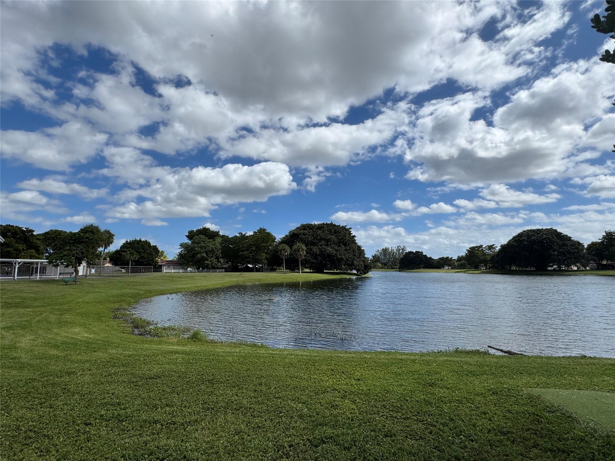 8212 NW 74th Ter Tamarac, FL 33321