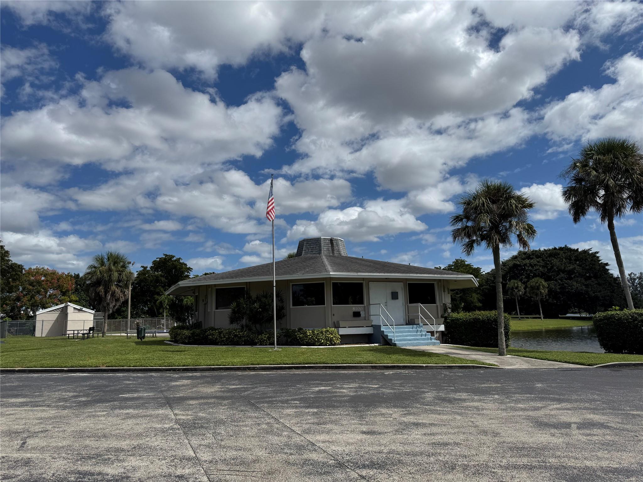 8212 NW 74th Ter Tamarac, FL 33321