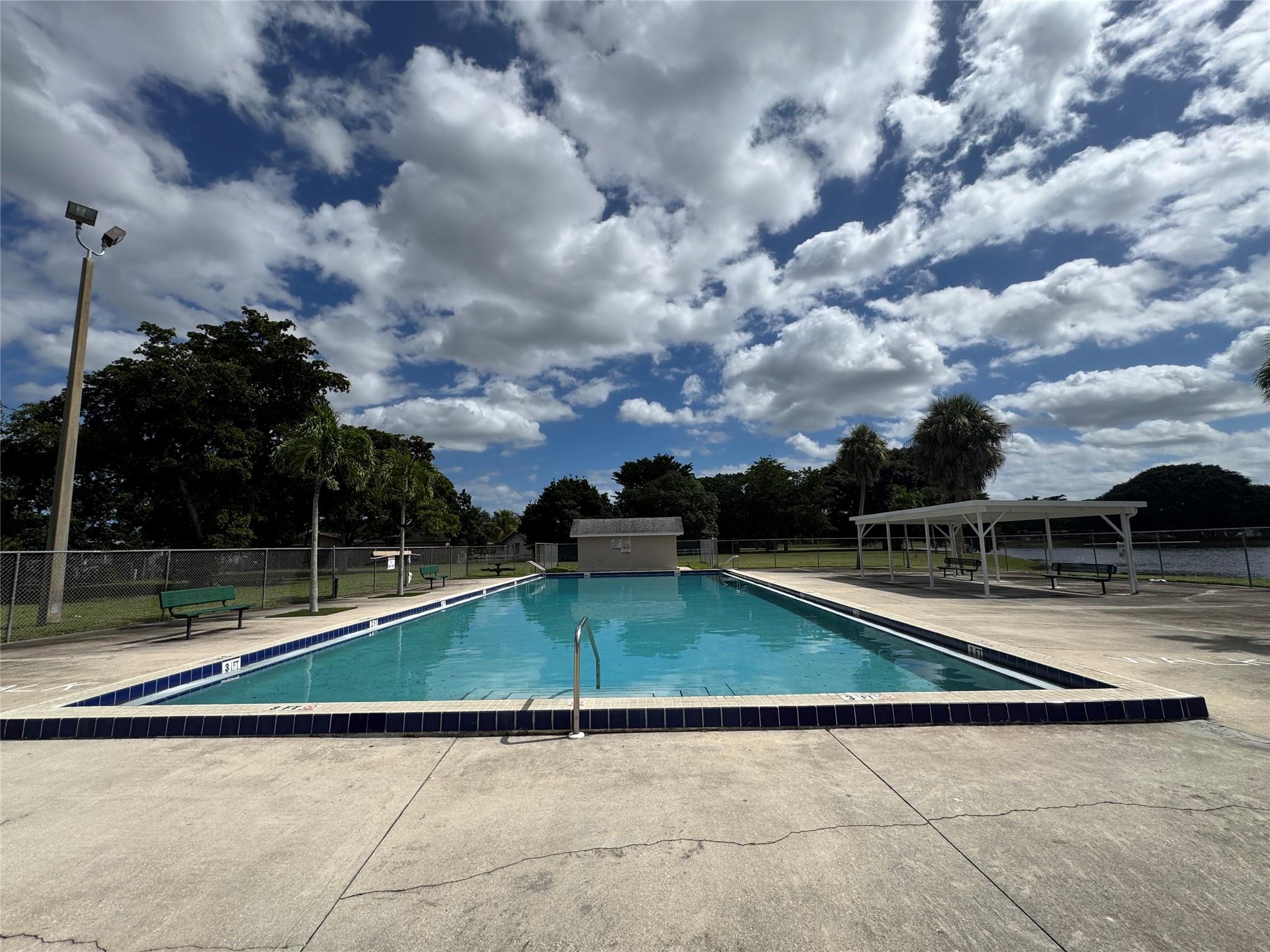 8212 NW 74th Ter Tamarac, FL 33321