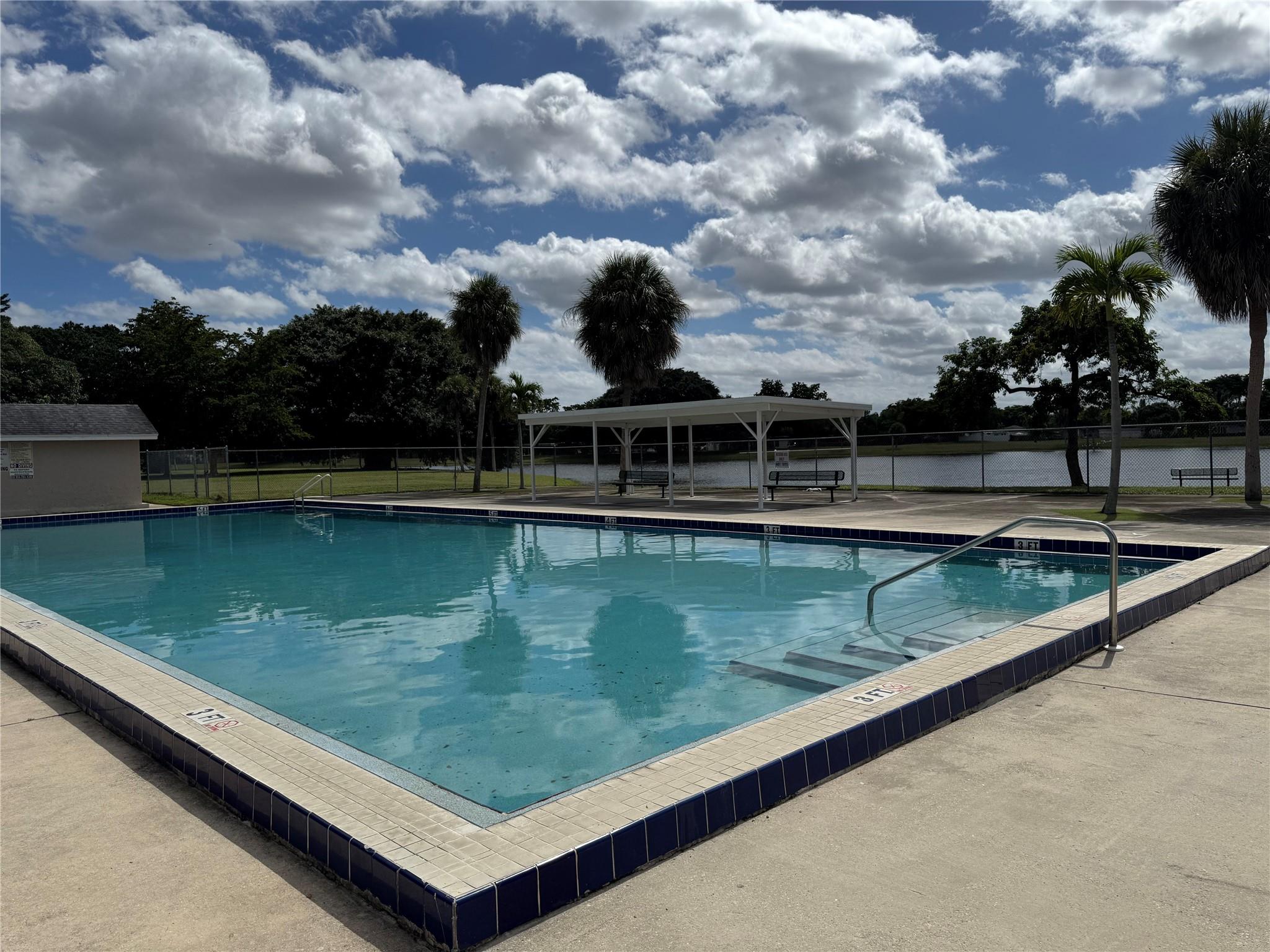 8212 NW 74th Ter Tamarac, FL 33321